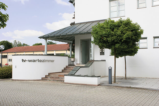 Eingangsbereich der TV-Wartezimmer-Firmenzentrale in Freising.